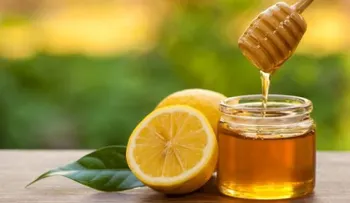5 razones por las que deberías tomar agua tibia con miel