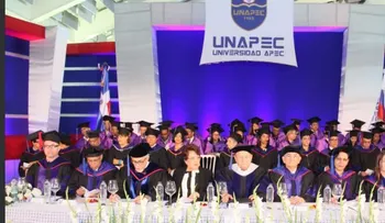 Rector UNAPEC, Franklyn Holguín Haché, exhorta graduandos a poner sus conocimientos a favor de la colectividad