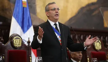Un emotivo Abinader, en Asamblea Nacional evoca sus abuelos paternos