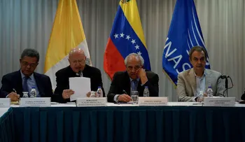 Gobierno y oposición de Venezuela acuerdan hoja de ruta para restablecer relación entre poderes