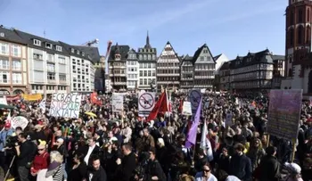 1,300 manifestantes protestan en Berlín contra investigación a un blog