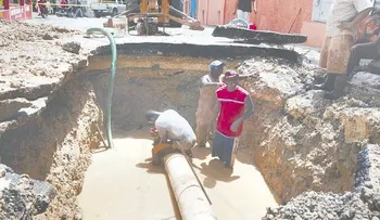 Sismo dañó tubería de agua en Herrera.