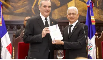Luis Abinader rompe 180 años de continuismo con nueva Constitución proclamada hoy