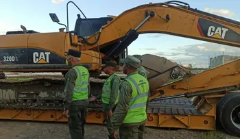 Medio Ambiente incauta vehículos pesados utilizados para extracción ilegal de material de los ríos Yuna y Camú