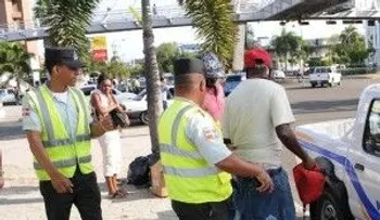 Amet desaloja vendedores y limpiavidrios de la Gómez con Kennedy