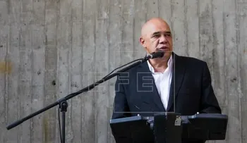 Oposición venezolana denuncia unos 200 despedidos por firmar para revocatorio