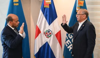 Aguilera juramenta a Luis Valdez como nuevo vicepresidente ejecutivo de Seguros Reservas
