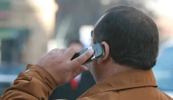 Dominicanos toman medidas al usar celulares en calles Alto Manhattan