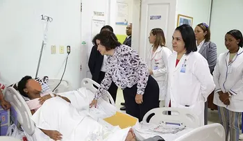 Vice se solidariza con madres de 14 bebés fallecidos