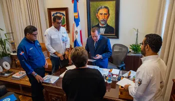 Ministro Administrativo de la Presidencia se reúne con organismos ante posible paso de tormenta Fiona