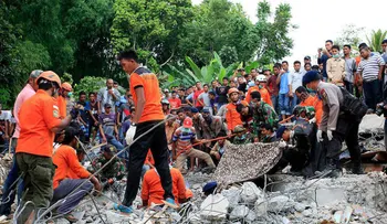El terremoto de Indonesia causa más de un centenar de muertos
