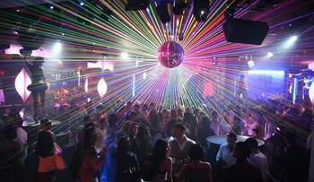 Ir a discotecas y conciertos podría dejarte sordo