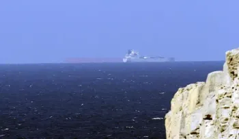 Irán afirma haber atacado dos buques estadounidenses y una base en Jordania en respuesta a ataques previos