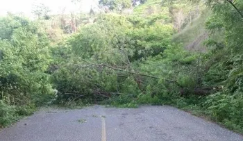 Bloquean el tránsito en Loma de Cabrera exigiendo reconteo votos