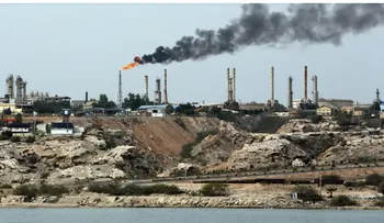 Israel y EE. UU. atacan isla petrolera de Irán