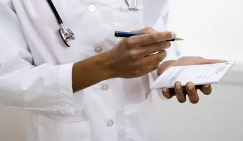 Eliminan recetas en papel para pacientes retirar medicinas de farmacia NY