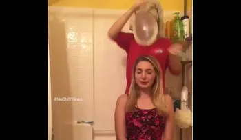 Llegó el reto del condón (VIDEOS)
