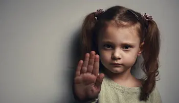 No debemos forzar a nuestros hijos a dar besos y abrazos si no quieren