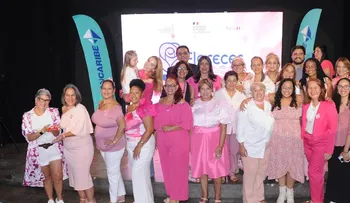 Supervivientes de cáncer de mama presentan "Florecer en Rosa"