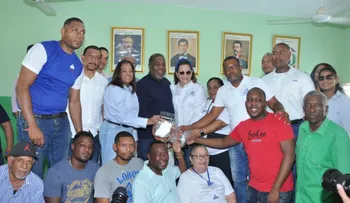 Gobierno entrega RD 50 millones en asistencia a moradores de La Caleta