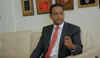 Julio Cesar Valentín declina sus aspiraciones a la presidencia del Senado