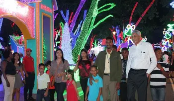 Miles de personas acuden a Brillante Navidad