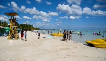 Sacan sin vida cuerpo de anciana que se bañaba en Boca Chica