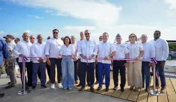 Presidente Abinader inaugura muelle en Caño del Yuti y escuela básica en Montecristi