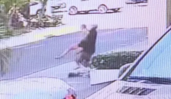 Video de vigilancia muestra a un hombre persiguiendo e intentando secuestrar a una mujer de 24 años en Hawái