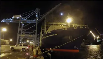 El carguero más grande del mundo se aloja en un puerto de EE.UU.