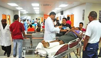 Familiares de paciente agreden con armas blancas a personal médico del Darío Contreras