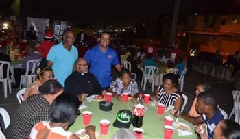 Envejecientes de Villa Francisca disfrutan de cena de navidad