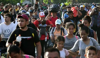 Venezolanos afectados por los terremotos del 24 de junio integran nueva caravana migrante que avanza por el sur de México hacia EE.UU.