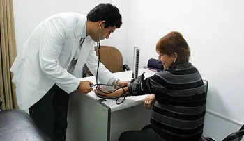 Médicos advierten no aceptaran extender su horario 