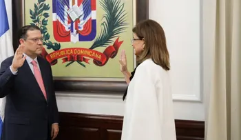 Raquel Peña juramenta a Sanz Lovatón como ministro