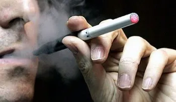 EEUU prohíbe llevar cigarrillos electrónicos en equipaje de avión