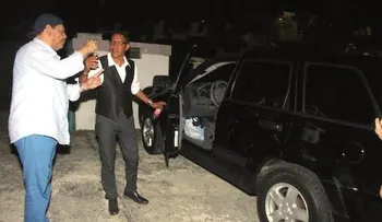 El Mayimbe regala yipeta a su encargado de prensa