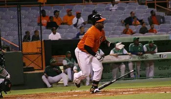 Toros derrotan Las Estrellas en 10 entradas