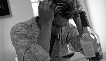 El alcohol hace que las personas sean más racistas y homofóbicas, según estudio