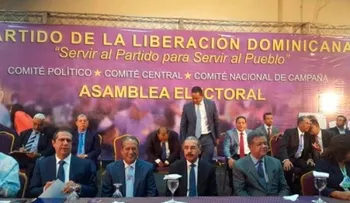 Danilo y Leonel encabezan asamblea del PLD