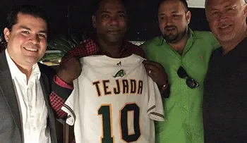 Miguel Tejada firma con equipo de México
