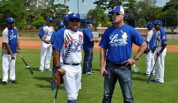 Acta anuncia integración de Bonifacio, Burris y Santana