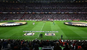 Una noche emotiva para el Manchester United tras el atentado en casa