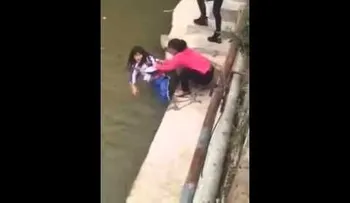 Crueldad: Madre castiga a su hija por bajas calificaciones (VIDEO)