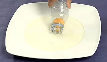 Como separar la clara de la yema de huevo, truco con una botella