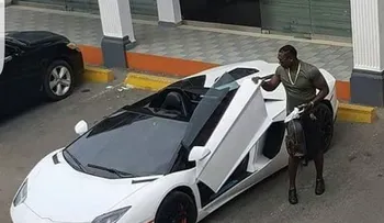 Pelotero Alfonso Soriano en su carro de "diligencias"