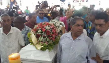 Crimen de Emely Peguero ha conmovido país; gran llanto y dolor en velatorio de sus restos