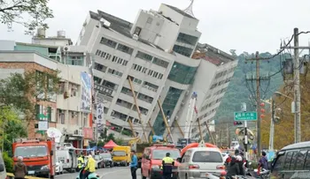 Decenas de personas están atrapadas en un edificio a punto de colapsar, tras poderoso sismo en Taiwán