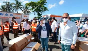 MOPC y el SNS inician entrega de 300 mil mascarillas a conductores y pasajeros