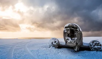 Congelados en el tiempo: restos abandonados de vehículos alrededor del mundo